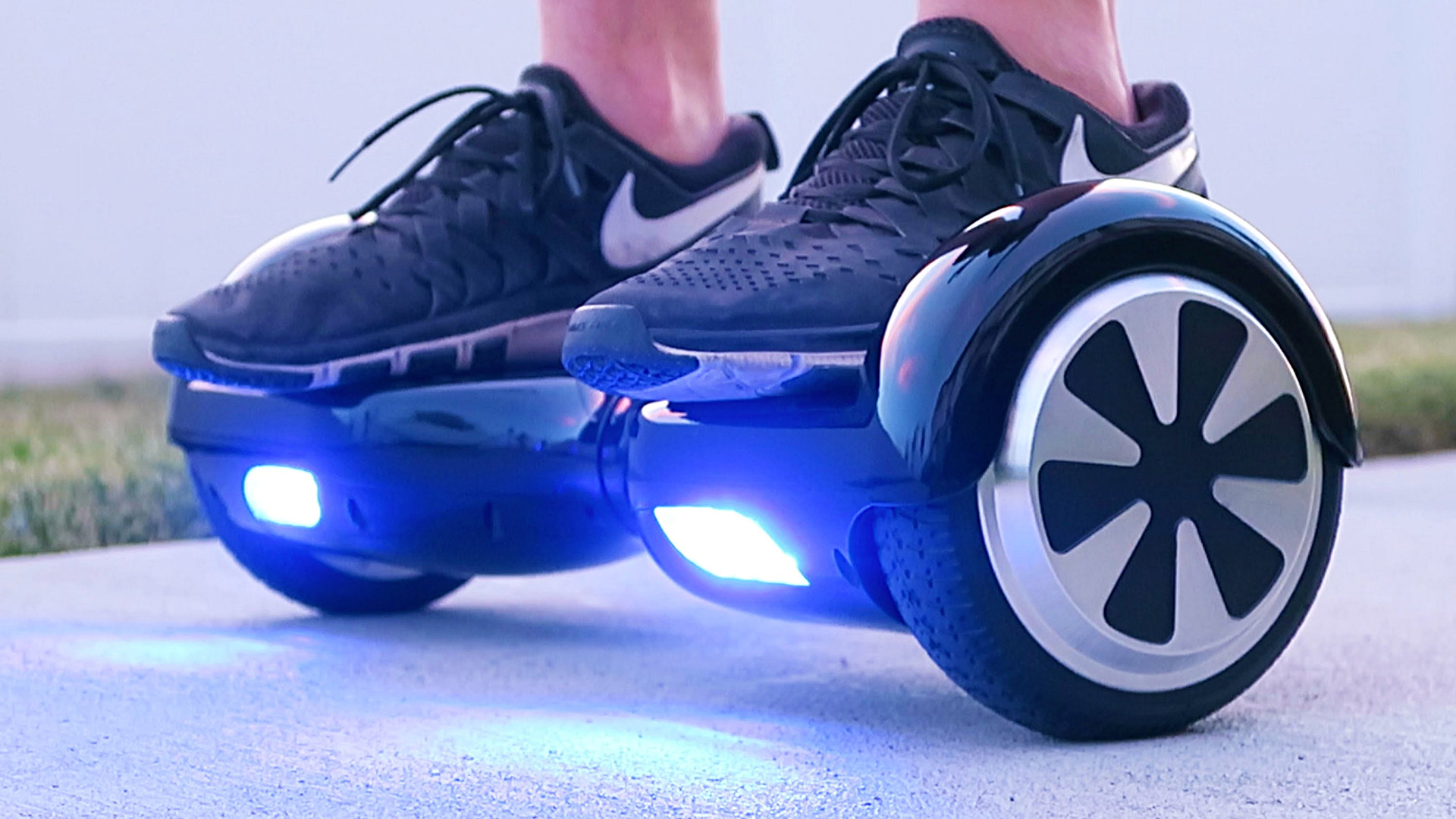 WHY A HOVERBOARD WILL BE THE PERFECT GIFT FOR YOUR KID